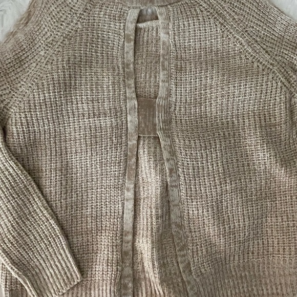 Sweater - Picture 4 of 4